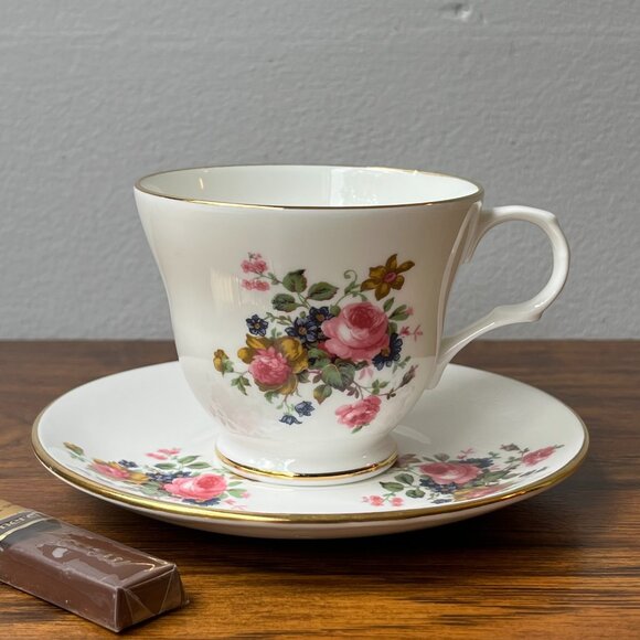 Sadler Wellington England Fine Bone China Cup and Saucer Flower Rose Golden Rim - Picture 1 of 12